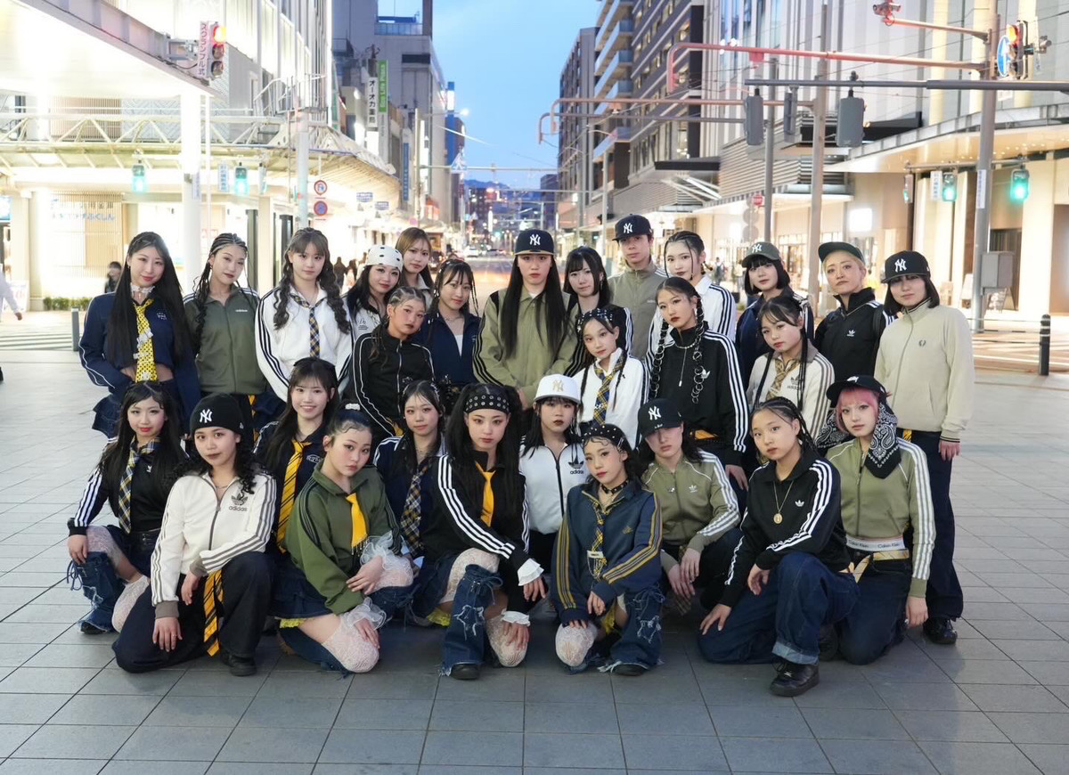 DANCE STUDIO CREW